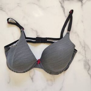 Maidenform 38D striped black white T-shirt bra